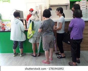 Kaohsiung, Taiwan-July 23, 2020: Crowds In A Bento Shop Waiting To Buy