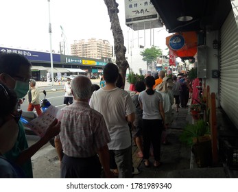 Kaohsiung, Taiwan-July 23, 2020: Crowds In A Bento Shop Waiting To Buy