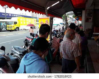 Kaohsiung, Taiwan-July 23, 2020: Crowds In A Bento Shop Waiting To Buy