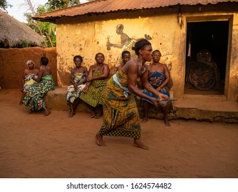 Kara,  Togo - 29/12/2019. Togolese People In A Traditional Clothes Dance The Religious Voodoo Dance. Voodoo Is The West African Religion