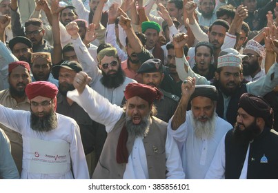 KARACHI, PAKISTAN - MAR 04: Activists Of Different Sunni Organizations Are Protesting 
Against Execution Of Mumtaz Qadri,  On March 04, 2016 In Karachi.