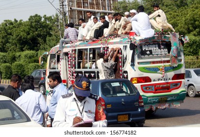 571 Pakistan public transport Images, Stock Photos & Vectors | Shutterstock