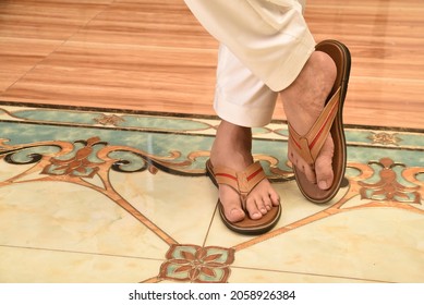 floor chappal