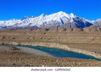  Karakoram Highway. A Famous Landscape On The Karakoram Highway In Pamir Mountains, Akto County,Kizilsu Kirghiz Autonomous Prefecture, Xinjiang, China.