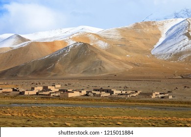 Karakoram Highway. A Famous Landscape On The Karakoram Highway In Pamir Mountains, Akto County,Kizilsu Kirghiz Autonomous Prefecture, Xinjiang, China.