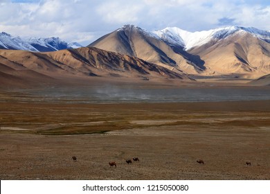 Karakoram Highway. A Famous Landscape On The Karakoram Highway In Pamir Mountains, Akto County,Kizilsu Kirghiz Autonomous Prefecture, Xinjiang, China.