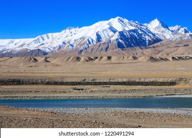 Karakoram Highway. A Famous Landscape On The Karakoram Highway In Pamir Mountains, Akto County,Kizilsu Kirghiz Autonomous Prefecture, Xinjiang, China.