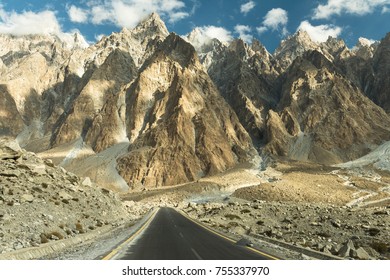 Karakoram  Highway  At  Passu  Pakistan