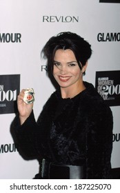 Karen Duffy, Holding NY Firefighter's Shield, At Glamour Women Of The Year Awards, NY 10/29/2001