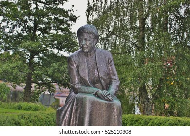 Karlstad, Sweden - July 29, 2015: Bronze Statue Of The Famous Writer Selma Lagerlof, Who Was Born Not Far From Karlstad, In Marbacka. Sculptor: Arvid Backlund. Erected In 1958. Scandinavia, Europe.