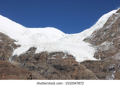 Karola Glacier, Langkazi County, Shannan District, Tibet, Is 5,560 Meters Above The Coast In Front Of The Tongue Of Ice.