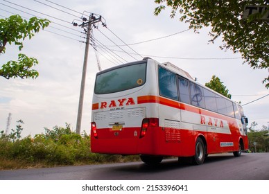 Kartasura, Tuesday, July 27, 2010. The Photo Of The Passing Raya Bus Was Taken From The Back Side At A Low Angle.