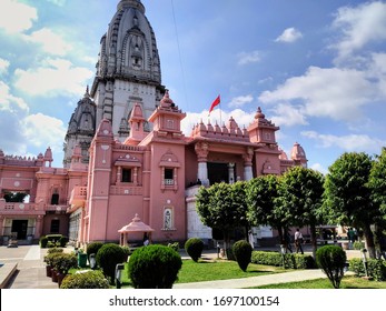 Kashi Vishwanath Temple which is located in Banaras Hindu Vishvavidyalay Varanasi.