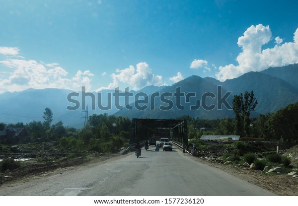 KASHMIR, INDIA - JULY 1, 2017: Traffic from\
Srinagar-Ladakh Road go to Sonamarg mountain, Jammu and Kashmir\
state, India