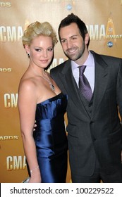 Katherine Heigl And Josh Kelly  At The 44th Annual CMA Awards, Bridgestone Arena, Nashville, TN.  11-10-10