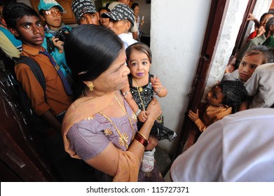 KATHMANDU - SEP 28: Jyoti Amge And Chandra Bahadur Dangi Visit Nepal On September 28, 2012 In Kathmandu. Amge Is The World's Shortest Woman (62.8 Cm) And Dangi Is The World's Shortest Man (54.6 Cm).