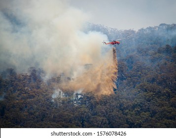 Katoomba, New South Wales, Australia - December 1st 2019, NSW Rural Fire Service Drop Water From A Helicopter Onto Ruined Castle Bush Fire In The Blue Mountains.