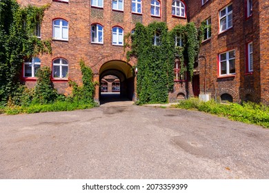 Katowice, Nikiszowiec, Poland - July 29, 2021 : Historic Housing Estate For Coal Miners From The Beginning Of The 20th Century. Built As A District Of Katowice Of Red Brick