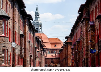 Katowice, Silesia, Poland, June 2021: Nikiszowiec - Historic Coal Miners Settlement And District Of Katowice. Facade Of Traditional Workers' Housing Estate (familoks)