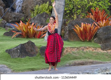 hawaiian dress traditional