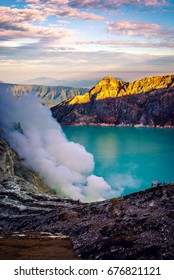 Kawah Ijen Java Indonesia Sunrise