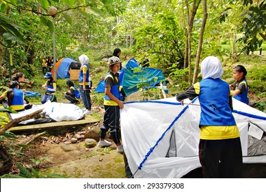 Kawang, Papar March 7, 2015 : A Group Of School Girls Working Together Pitching Up Tents For School Extracurricular Activity At  Kawang Camping Site. 