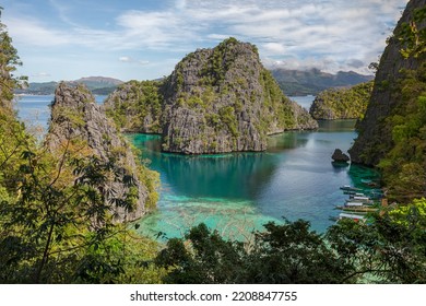 Kayangan Lake, elevated view of the place where outrigger canoes dock and land visitors to the lake, turquoise sea surrounded by steep rocks, Coron Island Natural Biotic Area, Palawan, Philippines