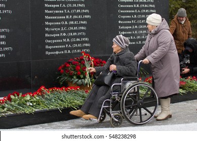 Kazan, Russia, 17 November 2016, Relatives Of The Victims Crashed In The Plane Crash In International Airport At 2013, Telephoto