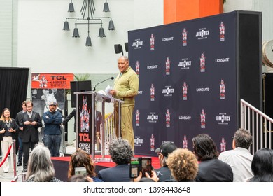 Keanu Reeves. Actor's Handprints and Footprints Cemented on Hollywood Boulevard. Chinese Theater Event, Guests, Celebrities, Halle Berry, Laurence Fishburne.
Hollywood, California, USA, May 14, 2019