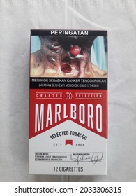 Kebumen, 15 August 2021 Indonesia Photo Of A Pack Of Marlboro Cigarettes Circulating In Indonesia With A Combination Of Red And White. Great For Education, Advertising, Posters Etc.