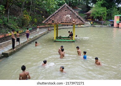 Kebumen, Indonesia - December, 2015: Children Swim In A Public Swimming Pool With Murky Water In The Jatijajar Cave Area, Kebumen.