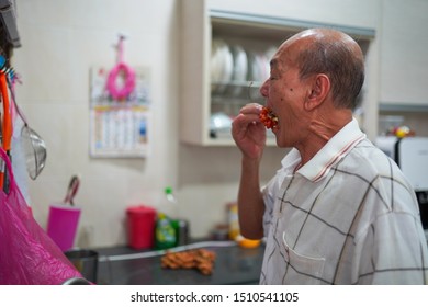 Kedah,Malaysia - 13-09-2019 : The Senior Citizen Eating Fruit In The House When In The Fruit Harvest Season.