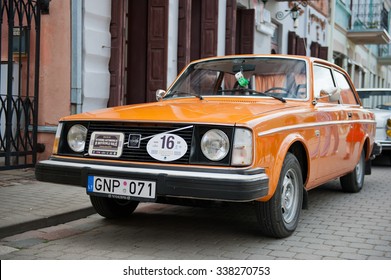 KEDAINIAI - JUNE 20: Volvo 242 L On The Street On June 20, 2015 In Kedainiai, Lithuania. The Volvo 200 Series Was A Range Of Executive Cars Produced By Volvo Cars From 1974 To 1993.