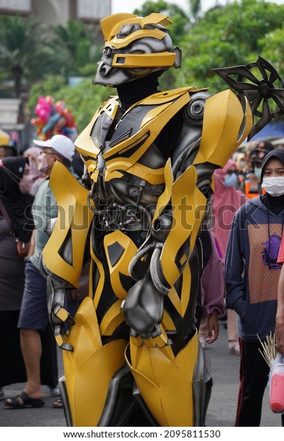 Kediri, East Java,
Indonesia - December 21st, 2021 : Bumble bee cosplayer on Simpang
Lima Gumul car-free day