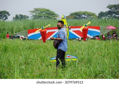 Kediri, East Java, Indonesia - November 21st, 2021 : The Participant Of The Indonesian Kites Festival And Their Kite With Plane Shape