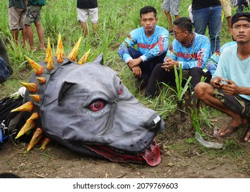 Kediri, East Java, Indonesia - November 21st, 2021 : The Participant Of The Indonesian Kites Festival And Their Kite With Dog Shape