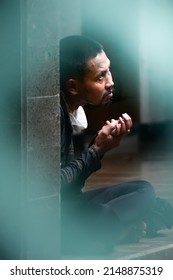 At The Kedunglo Malang Mosque, The State Of Indonesia, On April 23, 2022, A Person Who Is Praying After Working All Day,