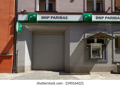 KEDZIERZYN-KOZLE, POLAND - AUGUST 3, 2022: Closed Entrance Of BNP Paribas Bank. Banque Nationale De Paris Building With Logo Sign. French Banking Financial Services Company, Branch Office Signboard.