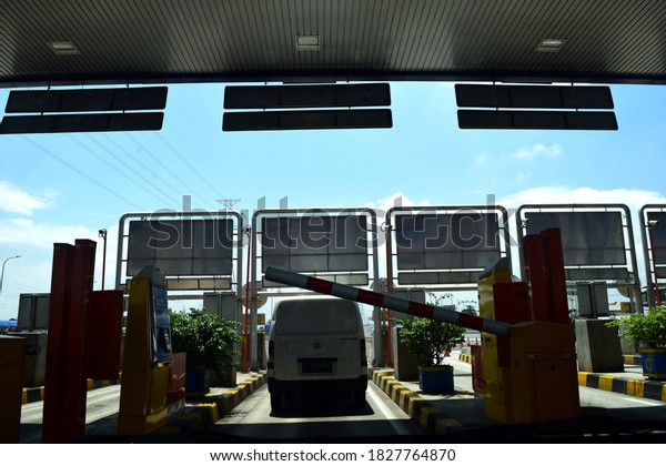 The Kejapanan toll gate,
Porong, Sidoarjo is the entrance and exit for vehicles in the
Sidoarjo area to the toll roads on the Trans Java, Indonesia on
March 20, 2020
