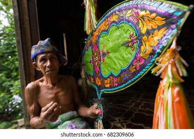 KELANTAN, MALAYSIA - 15TH JULY 2017; Unidentified Man Is Making The Traditional Moon Kite Or Locally Known As 