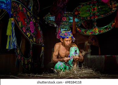 KELANTAN, MALAYSIA - 15TH JULY 2017; Unidentified Man Is Making The Traditional Moon Kite Or Locally Known As 