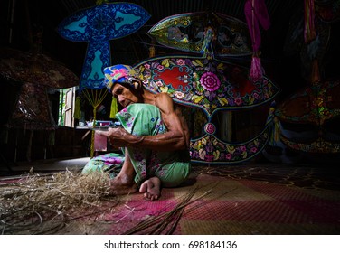 KELANTAN, MALAYSIA - 15TH JULY 2017; Unidentified Man Is Making The Traditional Moon Kite Or Locally Known As 