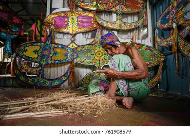 KELANTAN, MALAYSIA - 16TH JULY 2017; Unidentified Man Is Making The Traditional Moon Kite Or Locally Known As 