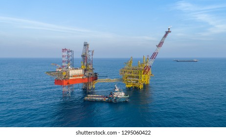 Offshore Platform Marine Vessels During Pipelay Stock Photo 1028752390 ...