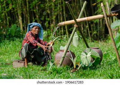 10,606 Malaysia old man Images, Stock Photos & Vectors | Shutterstock