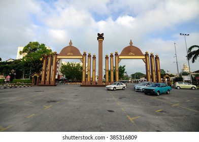 KELANTAN, MALAYSIA -MARCH 29, 2014: Kota Sultan Ismail Petra Archway Or Kota Sultan Ismail Petra Arch Located In Kota Bharu, Kelantan, Malaysia.  