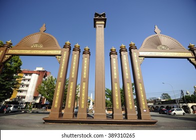 KELANTAN, MALAYSIA â?? MARCH 29, 2014: Archway Of Kota Sultan Ismail Petra Or Kota Sultan Ismail Petra Arch Located In Kota Bharu, Kelantan, Malaysia. 