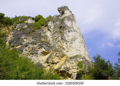 The Kelheim limestone, also called Auerkalkstein, is a limestone.This limestone was created in the Upper Jura (Malm). Bavaria, Germany