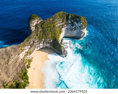 Kelingking Beach, Nusa Penida, Bali, Indonesia, September 16, 2023
Dramatic cliffs and the shimmering turquoise ocean waters 