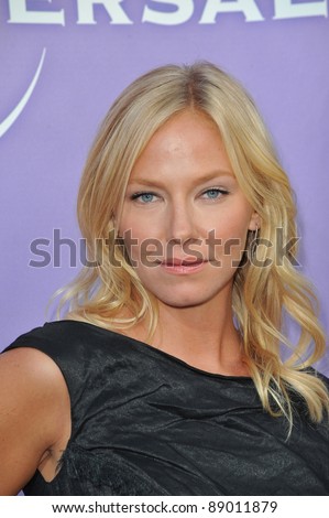 Kelli Giddish estatura